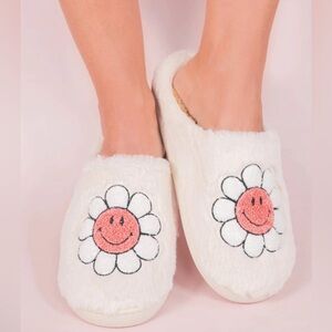 Simply Southern fuzzy comfy PINK FLOWER slippers with rubber-grip soles -NWT